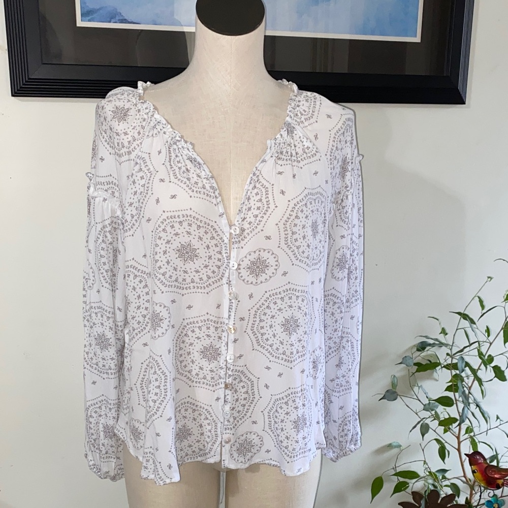 Millibon White and Gray Patterned Blouse size small